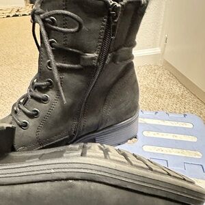 Cushionaire black leather calf high zip tie boots sz 8